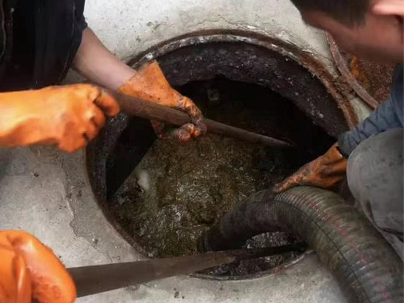 玉溪清理化粪池时如何避免沼气的危害?